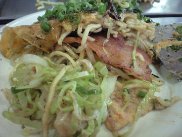 箸を使ったけど，ヘラで直接食べるらしい