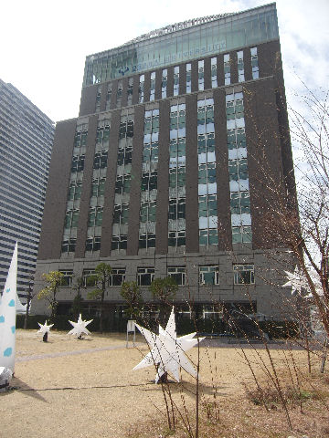 隣にスケートリンクがあった