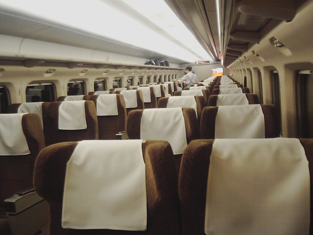 おしぼり配布中