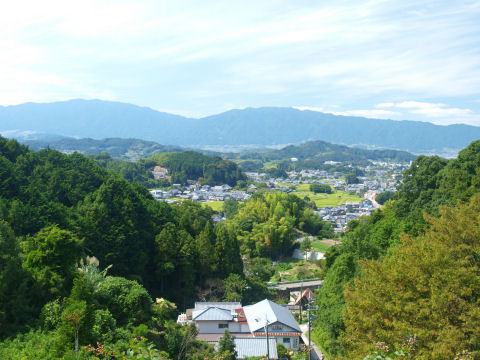 岡寺に来るには急な坂をちょっと通りますので