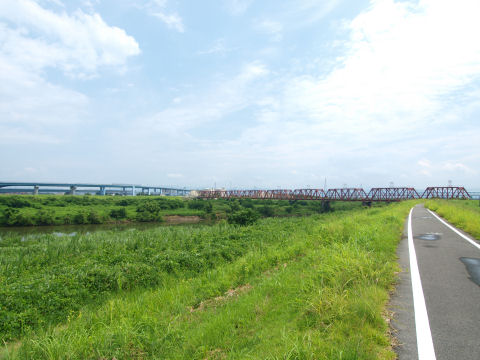 鉄橋は京阪電鉄のもの