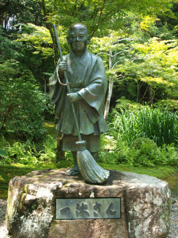 どことなく不気味