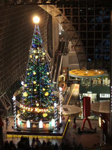 後ろにうっすら映ってる