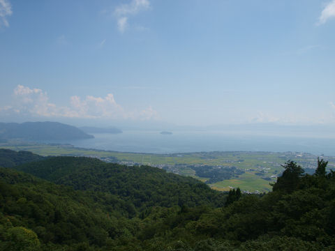 竹生島が遠くに