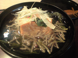 煮物椀
：じゅんさいや厚揚げや鱧