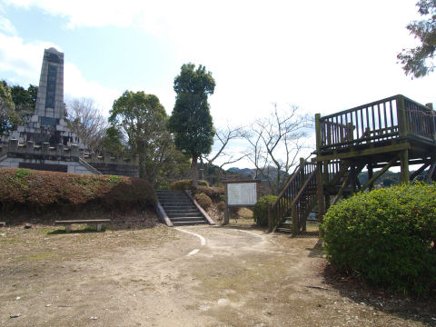 やたらでかい石碑