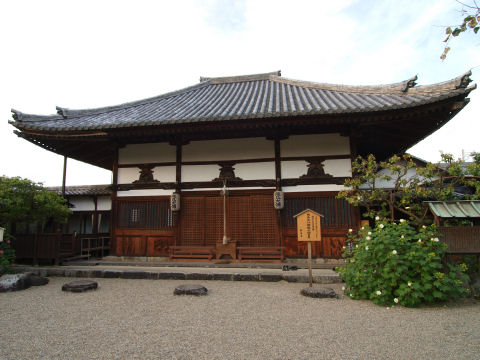 中には仏像が(撮影不可)