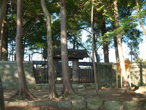 秀吉が信長の遺品を埋葬した場所