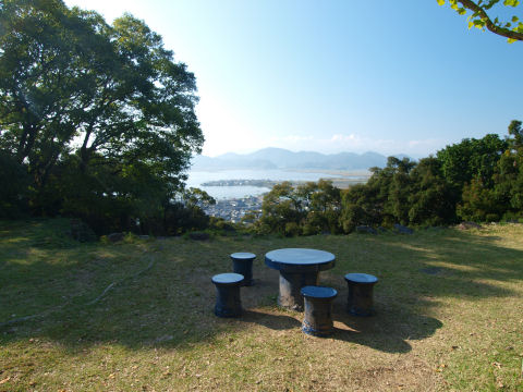 ゆっくり食事してNe!ということかもしれないけど,ここまで来るのがキツいっす