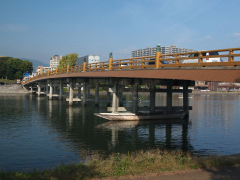 一応趣きのあるデザインにはなってるけど