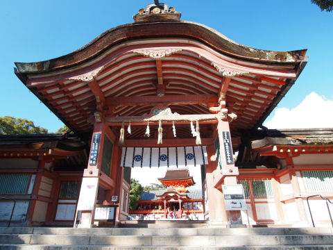 本殿が見えるように