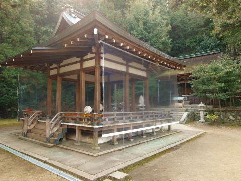 ひっそりとした境内