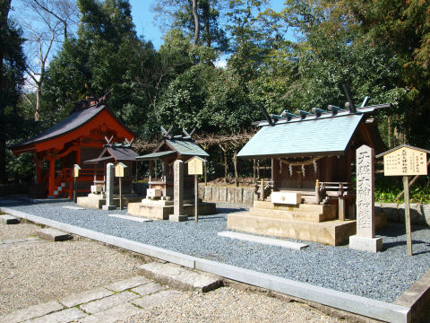 天照大神や春日大明神など錚々たる神々が祀られている