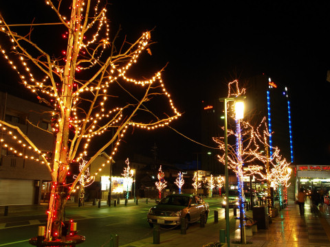 フレンドマート横から駅を向いて