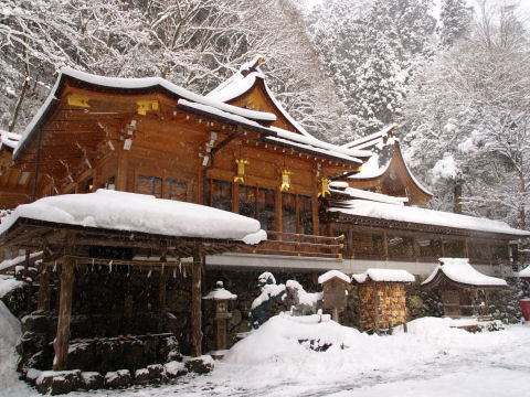 鳥居を抜けてすぐの光景 このときの時間10:10
