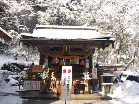 屋根の雪が落ちるらしい