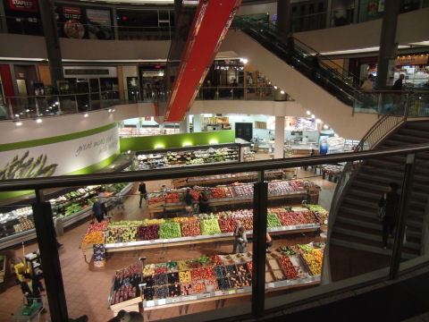 同行者の1人はここで朝食をゲット