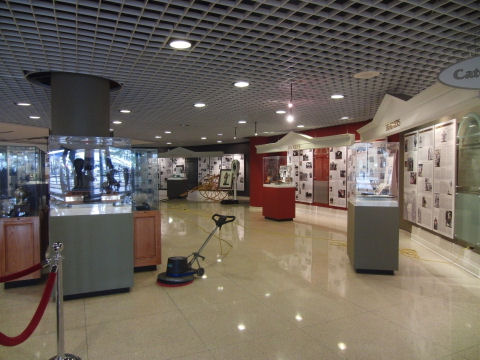 モップは展示物ではない