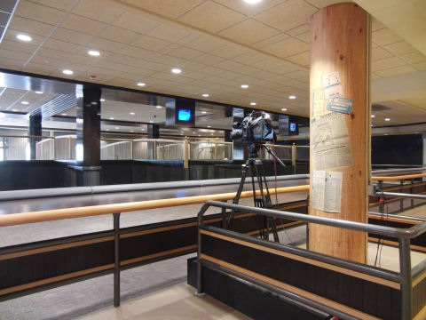 室内のパドックはめずらしいとか