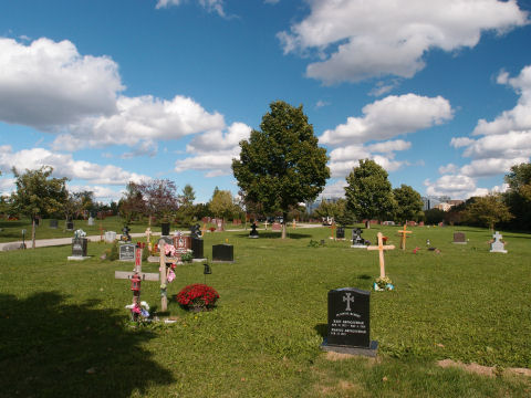 西洋チックな十字架の墓