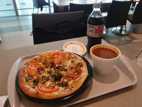 ピザは10ドル 日本のピザはなぜか高い