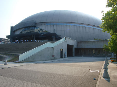 こんな朝早いのになぜか人いっぱい