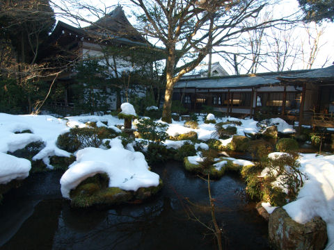 客殿上から写経場の方を