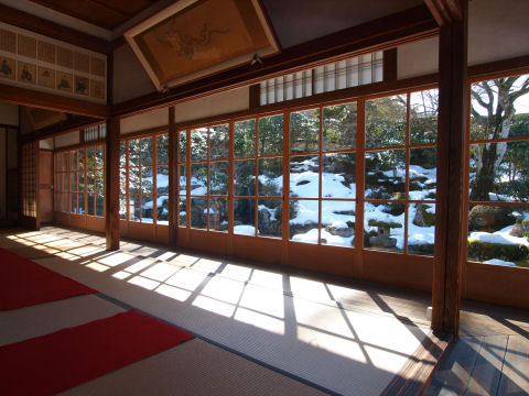 ここも抹茶と茶菓子が付きます